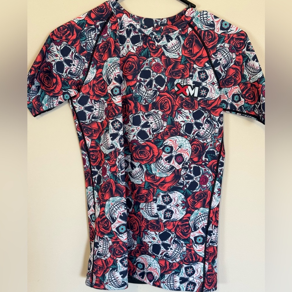 Xmartial women’s rashguard - Skull & Roses. Medium. Excellent condition!